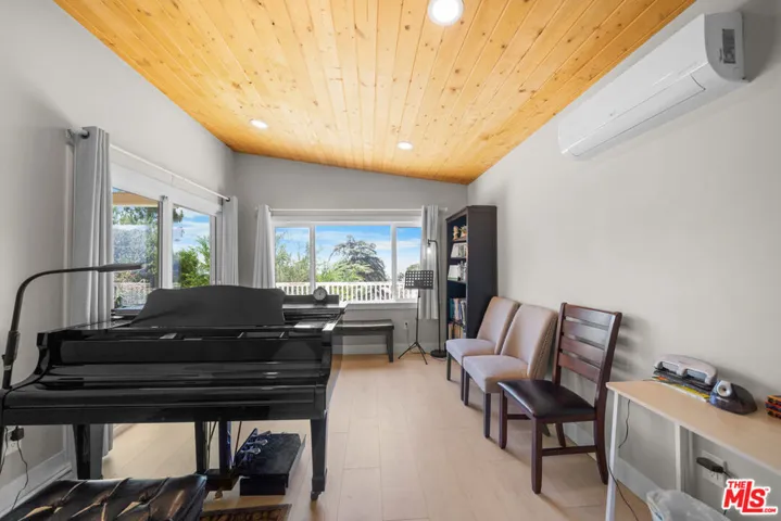 3114 Henrietta Avenue, La Crescenta, California 91214