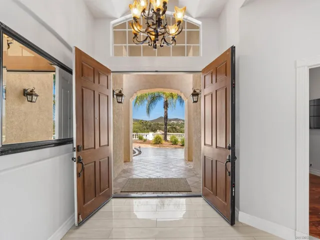 15043 Saddle Creek Drive, Valley Center, California 92082 — photo 4