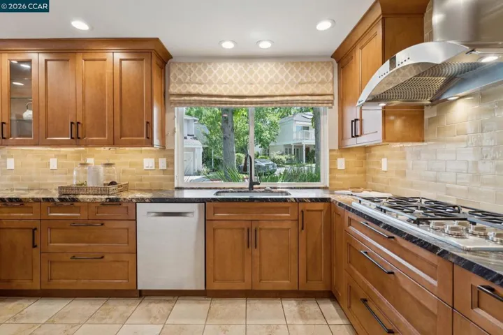 1560 Pyrenees Pl, Walnut Creek, California 94598