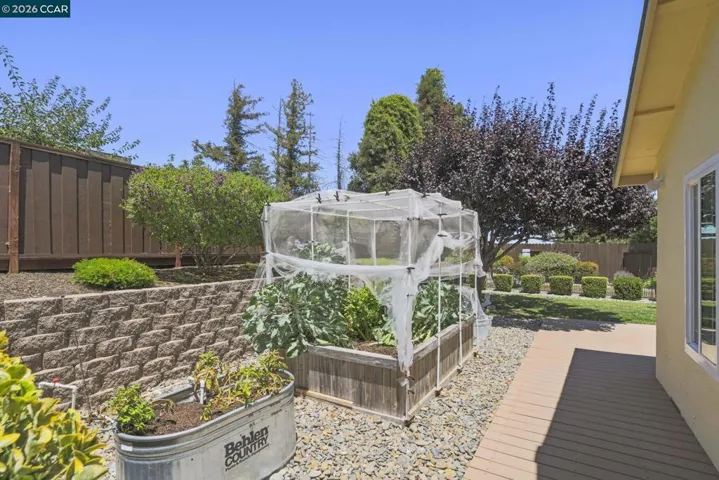 2124 Impala Ct, Pittsburg, California 94565