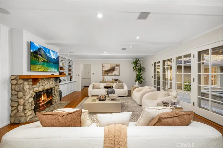 340 Arbolada Drive, Arcadia, California 91006
