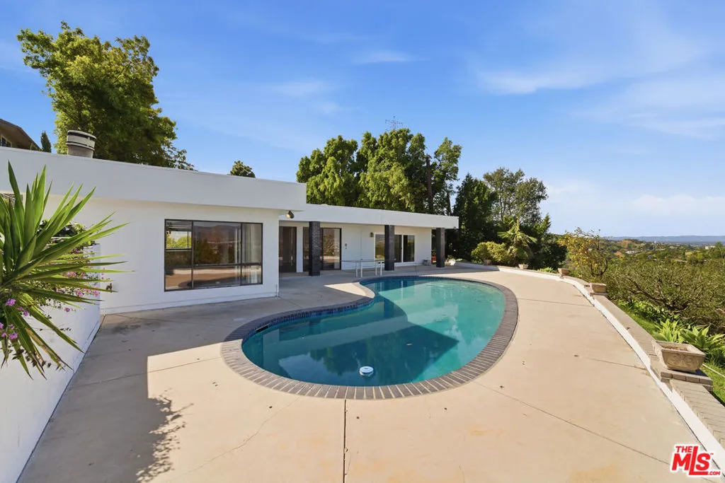 3329 Dona Rosa Drive, Los Angeles, California 91604 — photo 4