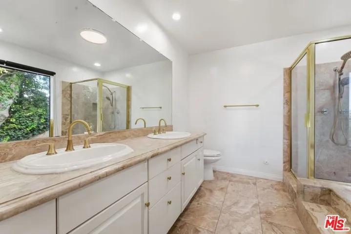 oprimary bath