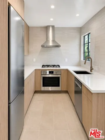 502 Strand Street, Santa Monica, California 90405