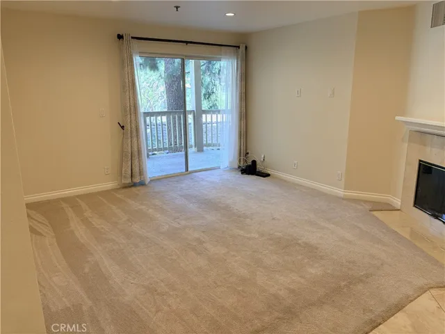 653 Oak Run 305, Oak Park, California 91377