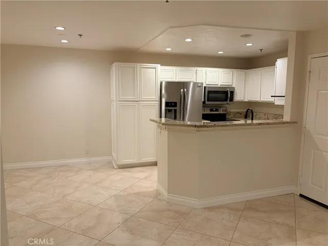 653 Oak Run 305, Oak Park, California 91377