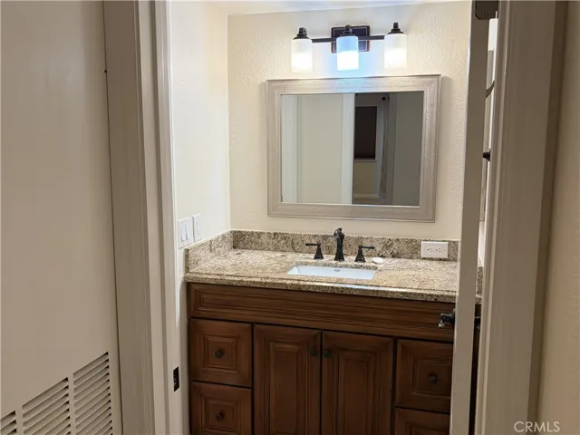 653 Oak Run 305, Oak Park, California 91377