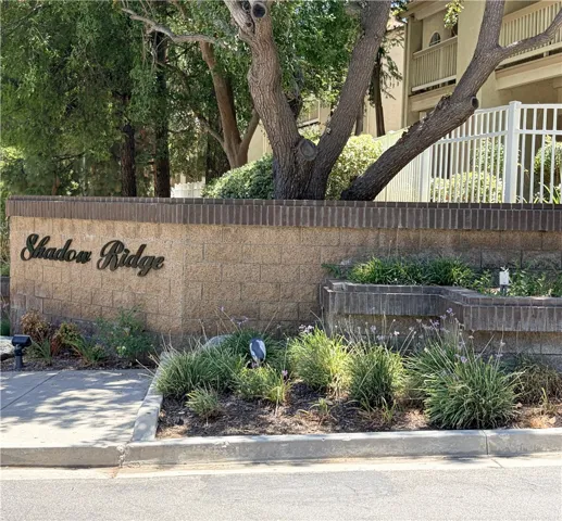Beautiful Shadow Ridge condominiums in Oak Park CA