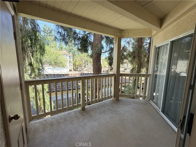 653 Oak Run 305, Oak Park, California 91377