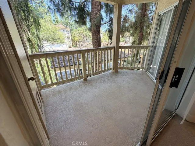 653 Oak Run 305, Oak Park, California 91377