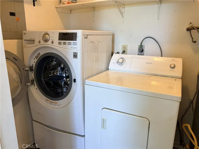 653 Oak Run 305, Oak Park, California 91377