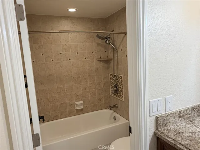 653 Oak Run 305, Oak Park, California 91377