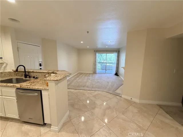 653 Oak Run 305, Oak Park, California 91377