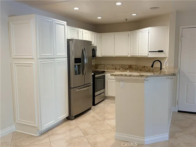 653 Oak Run 305, Oak Park, California 91377