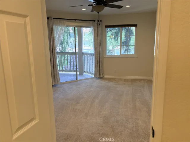 653 Oak Run 305, Oak Park, California 91377