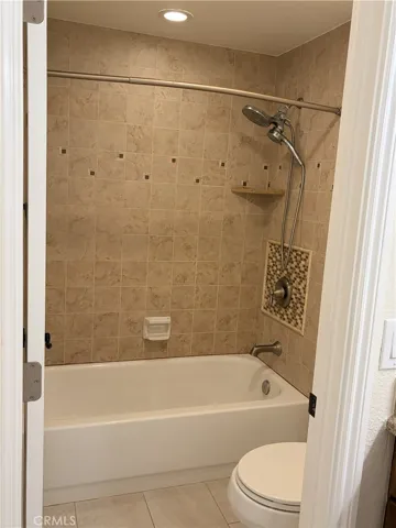 653 Oak Run 305, Oak Park, California 91377