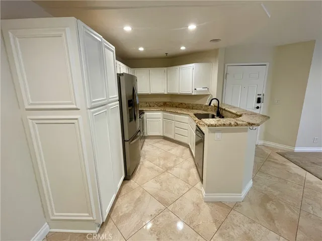 653 Oak Run 305, Oak Park, California 91377