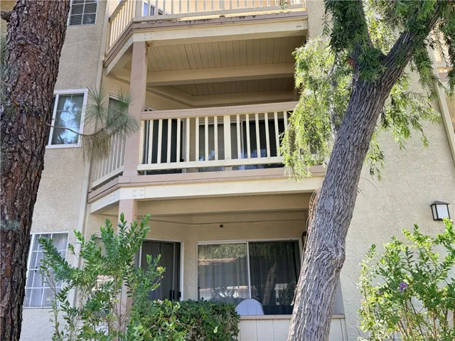 653 Oak Run 305, Oak Park, California 91377