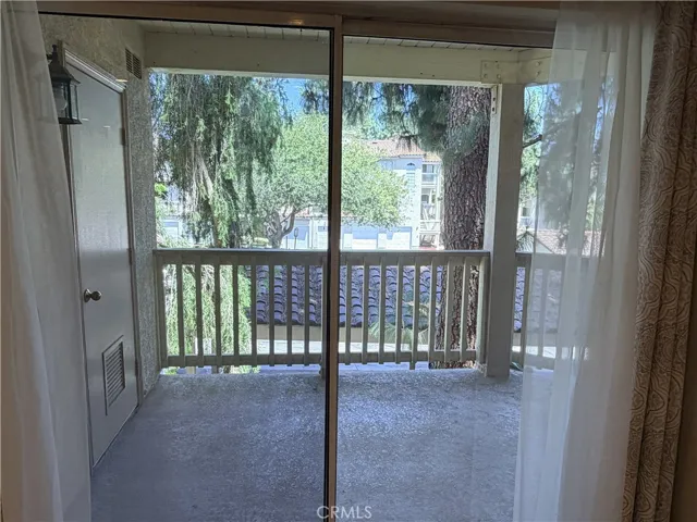 653 Oak Run 305, Oak Park, California 91377