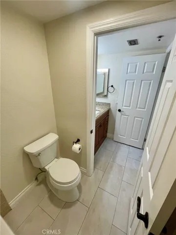 653 Oak Run 305, Oak Park, California 91377