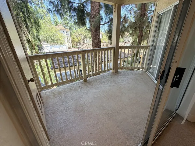 653 Oak Run 305, Oak Park, California 91377