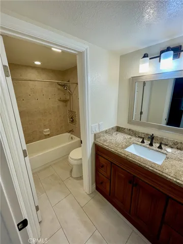 653 Oak Run 305, Oak Park, California 91377
