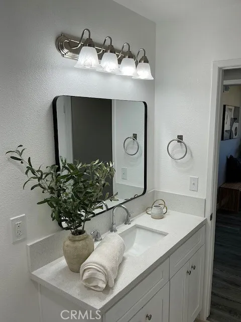 Bathroom (Hallway).