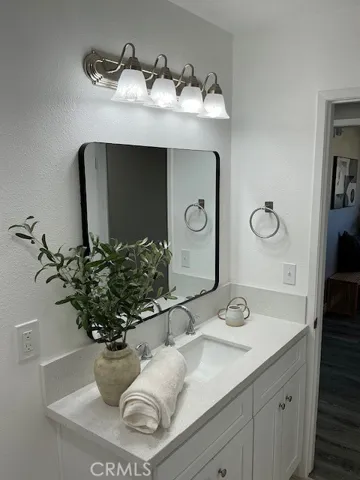 Bathroom (Hallway).