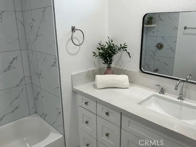 Bathroom (Attached to Master Suite).