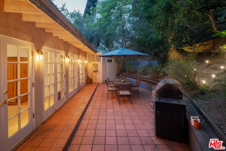 8011 Padre Lane, Los Angeles, California 90046