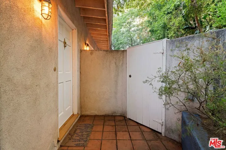 8011 Padre Lane, Los Angeles, California 90046