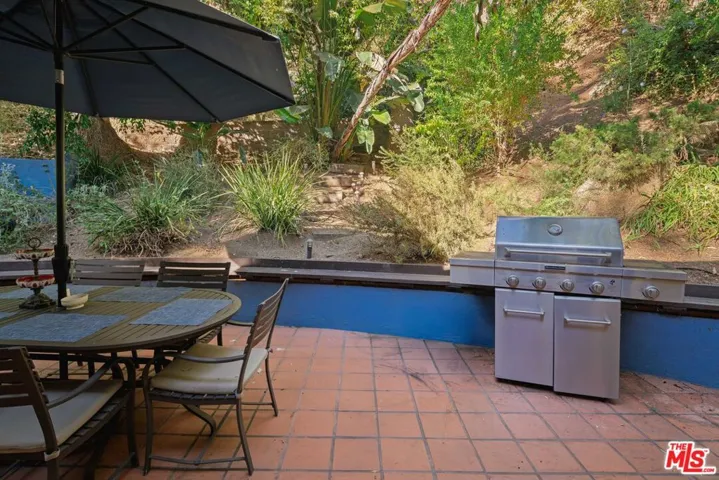 8011 Padre Lane, Los Angeles, California 90046