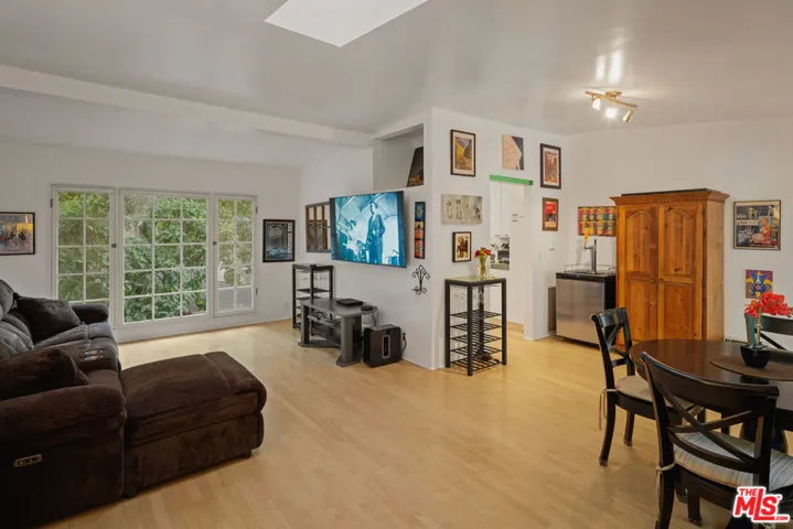 8011 Padre Lane, Los Angeles, California 90046