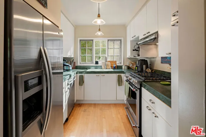 8011 Padre Lane, Los Angeles, California 90046