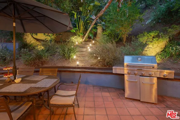 8011 Padre Lane, Los Angeles, California 90046