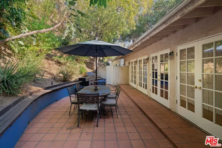 8011 Padre Lane, Los Angeles, California 90046