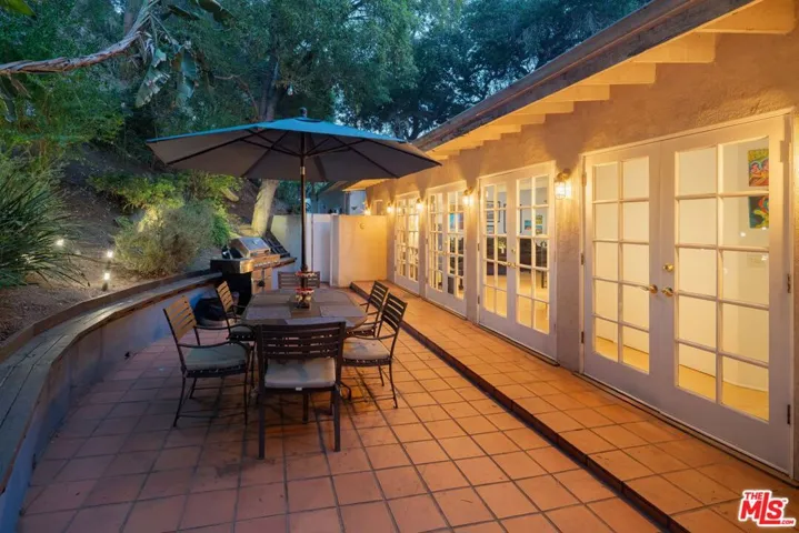 8011 Padre Lane, Los Angeles, California 90046