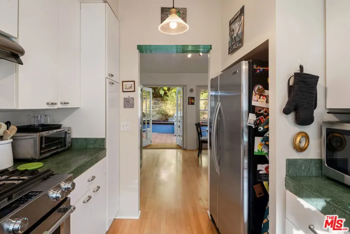 8011 Padre Lane, Los Angeles, California 90046