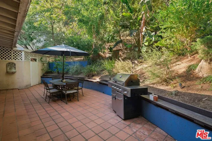 8011 Padre Lane, Los Angeles, California 90046