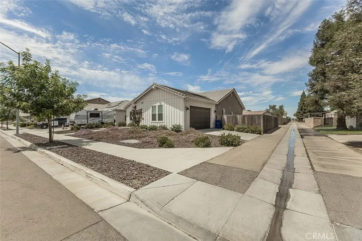 2193 E Kamm, Kingsburg, California 93631