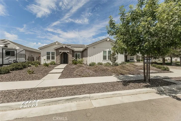 2193 E Kamm, Kingsburg, California 93631