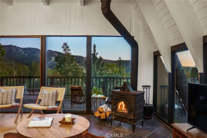 991 Colusa, Big Bear Lake, California 92315
