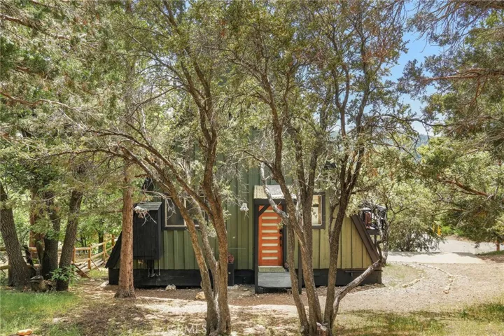 991 Colusa, Big Bear Lake, California 92315
