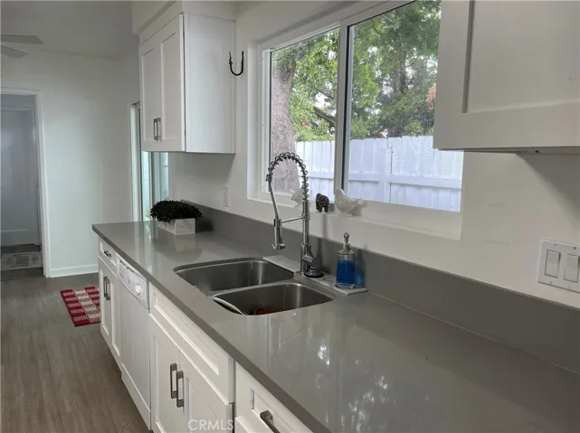 Main house kitchen counter & quartz sink
