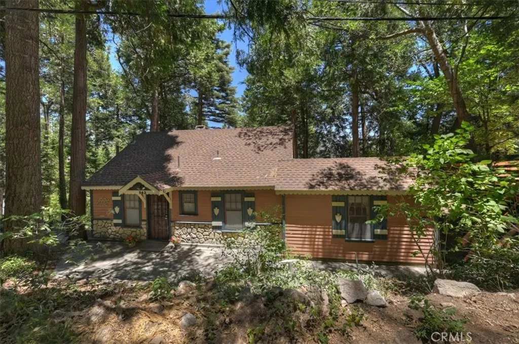 563 E Victoria Ct