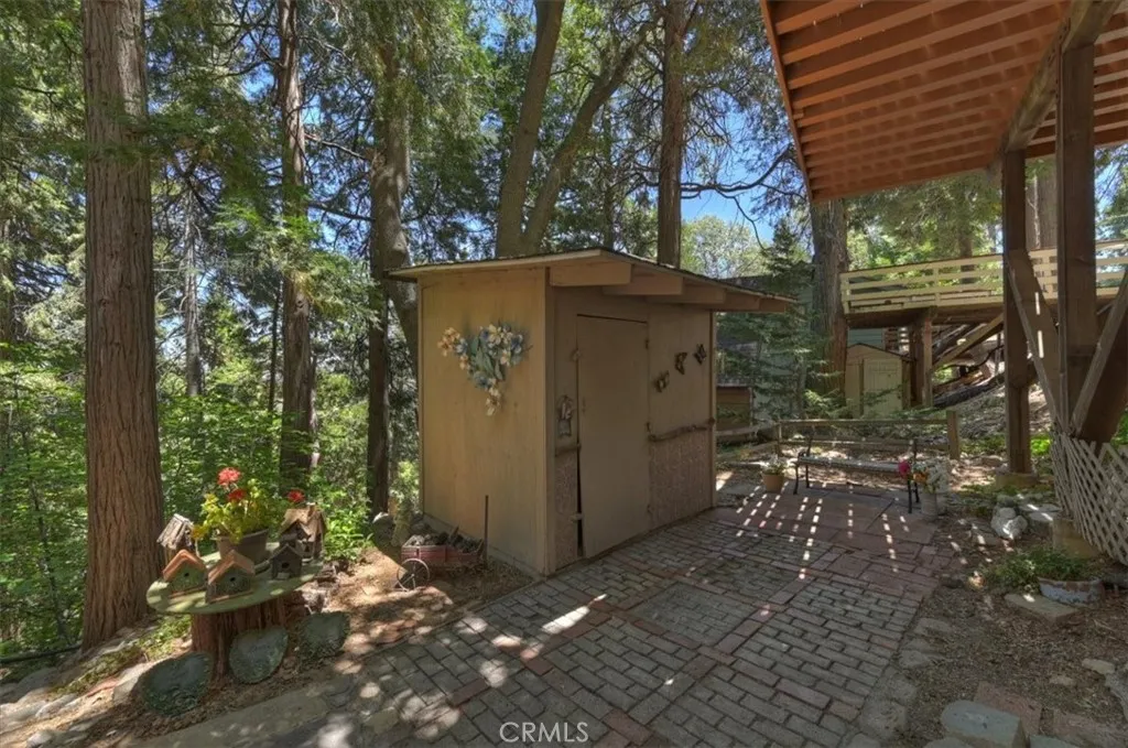 563 E Victoria Court, Lake Arrowhead, California 92352 — photo 4