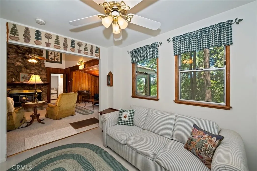 563 E Victoria Court, Lake Arrowhead, California 92352 — photo 5