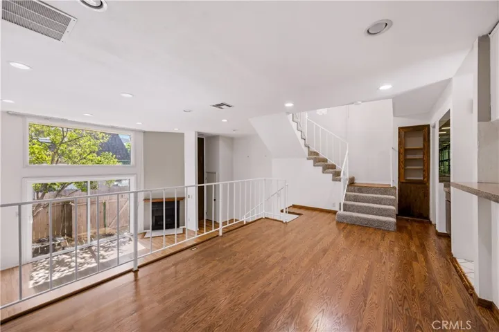 17943 Magnolia Boulevard 16, Encino, California 91316 — photo 5