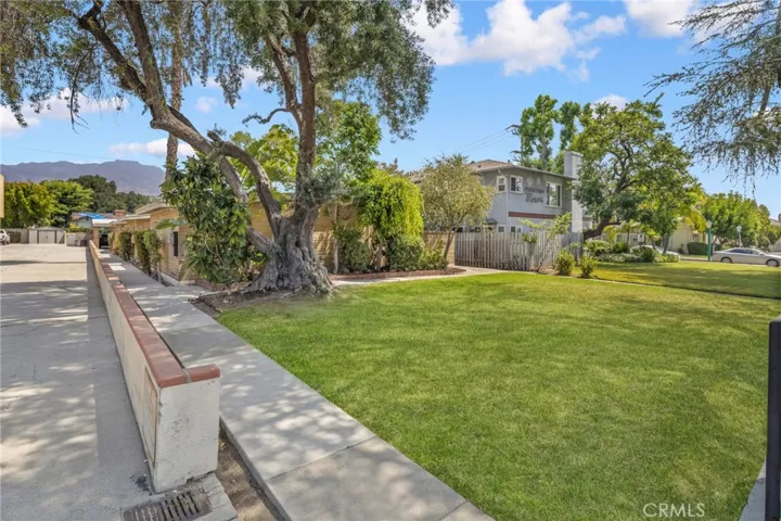 905 W Huntington Drive, Arcadia, California 91007