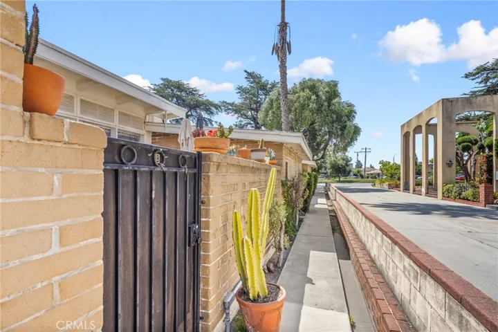 905 W Huntington Drive, Arcadia, California 91007